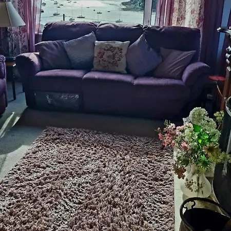 Spacious Seaside Bungalow With Harbour Views Willa